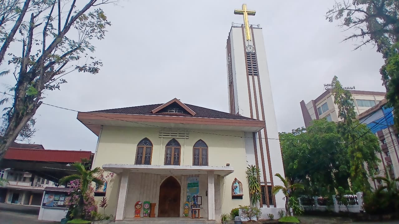 Gereja Katedral Keluarga Kudus