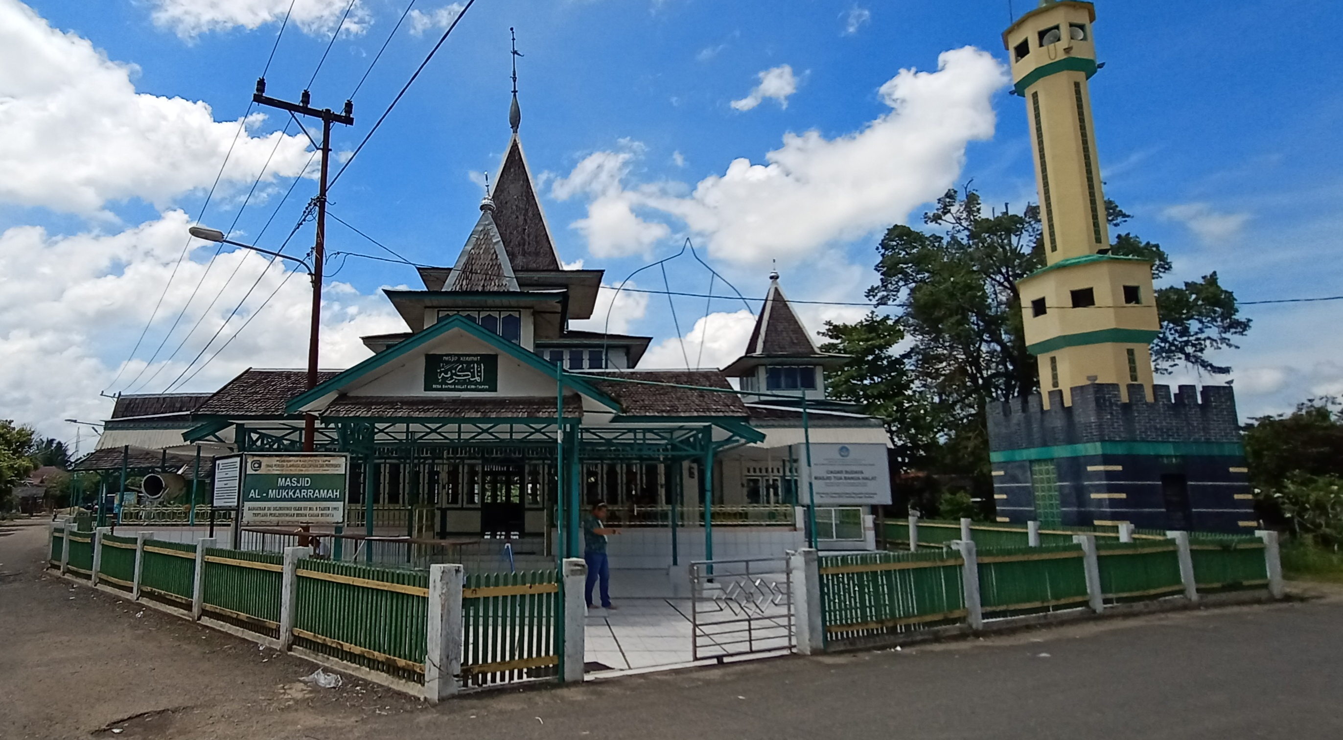 Masjid Al - Mukarramah (Masjid Keramat Banua Halat)