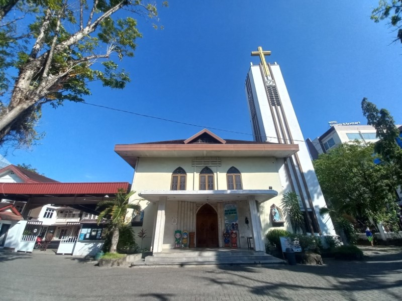 GEREJA KATEDRAL KELUARGA KUDUS