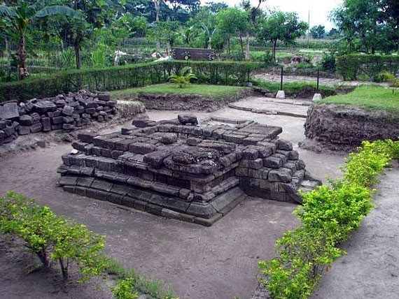 Candi Laras