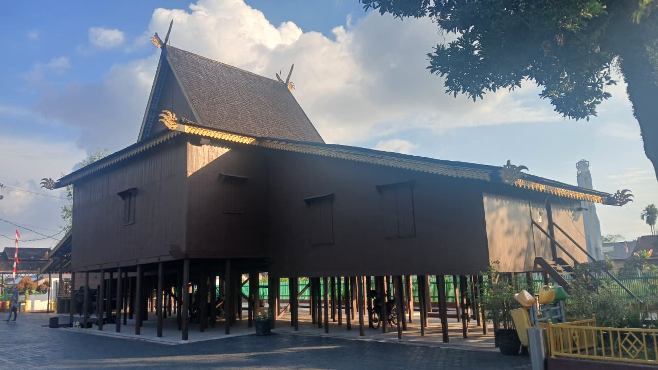Rumah Bubungan Tinggi Museum Wasaka