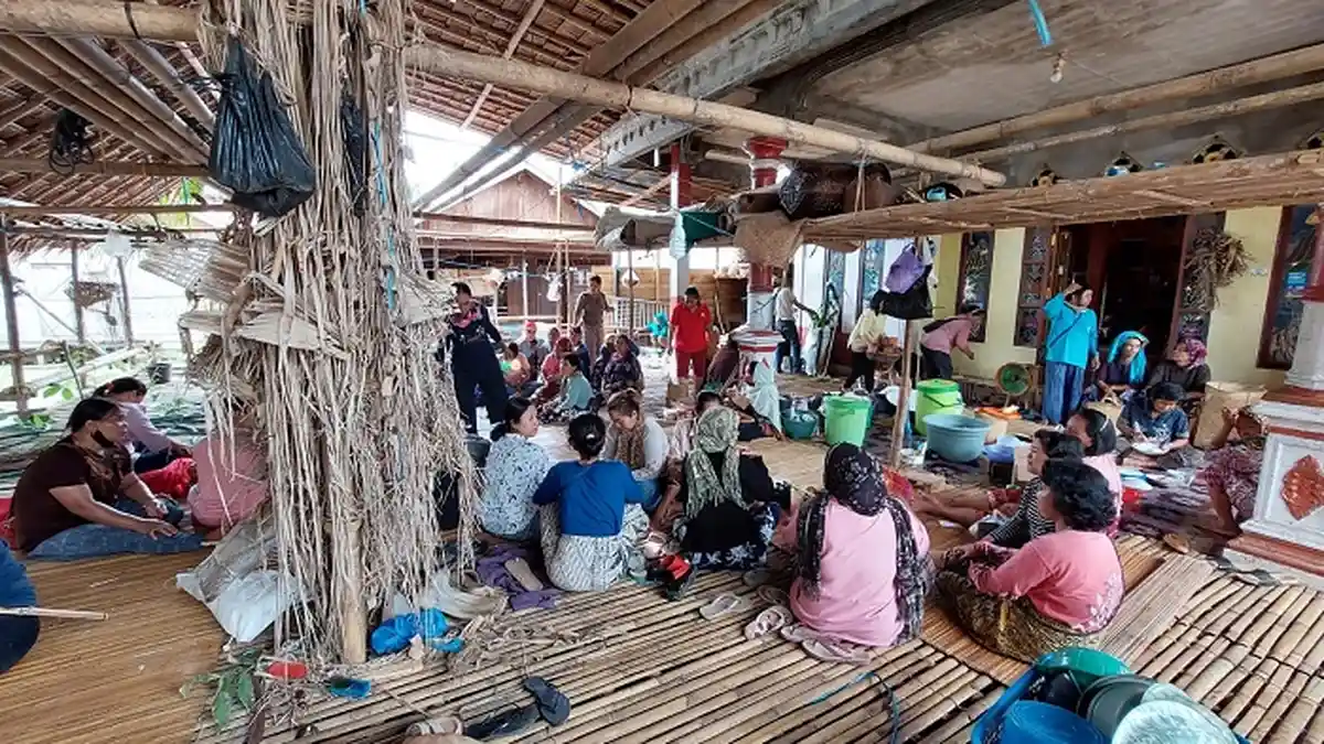 Ritual batatamba banua yang dilakukan oleh Masyarakat Dayak Halong.